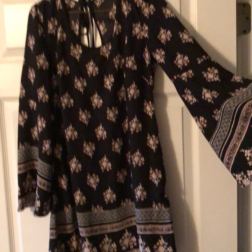 Beautiful xhilaration black flowy dresssz Sz - Picture 2 of 6